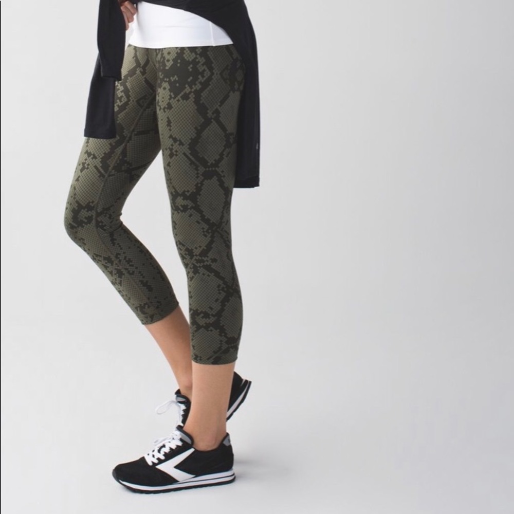 Lululemon snake skin cropped wonder unders